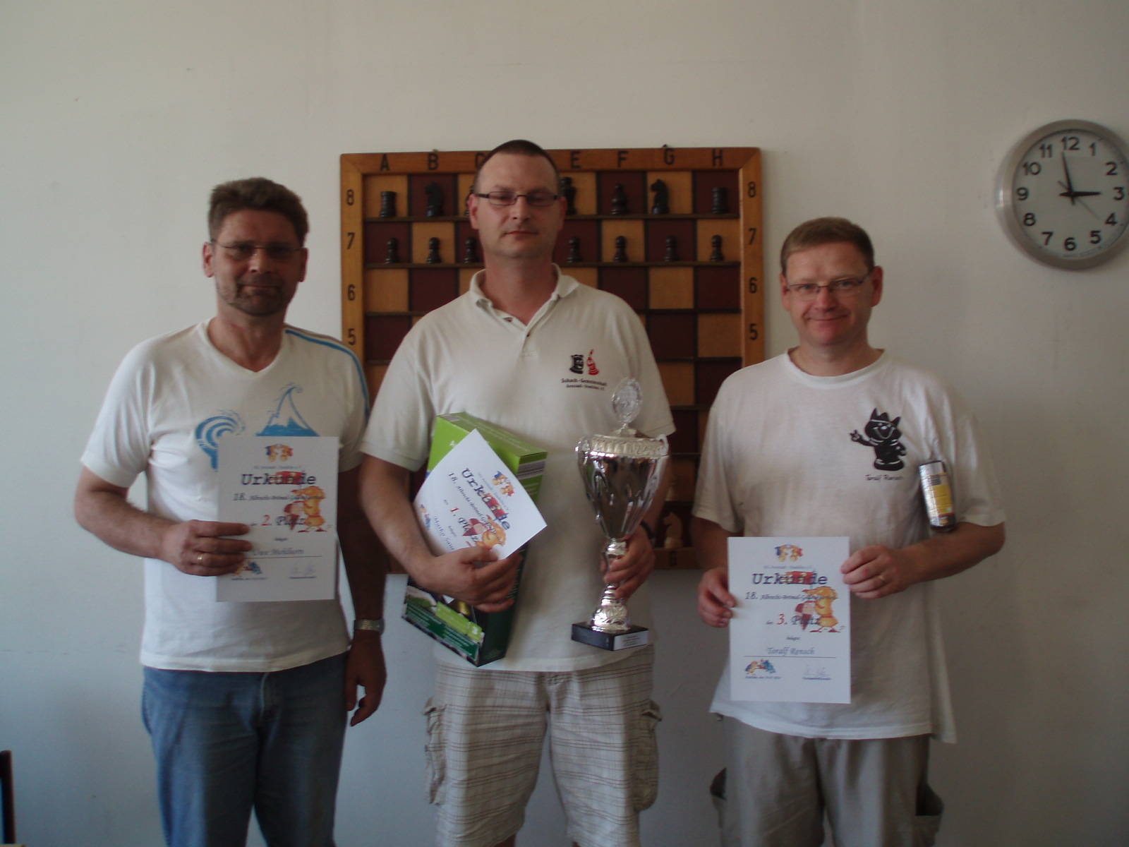 Die drei Erstplatzierten (v.l.): Uwe Mehlhorn 2., Marko Sauer 1., Toralf Rensch 3. Die drei Erstplatzierten (v.l.): Uwe Mehlhorn 2., Marko Sauer 1., Toralf Rensch 3.