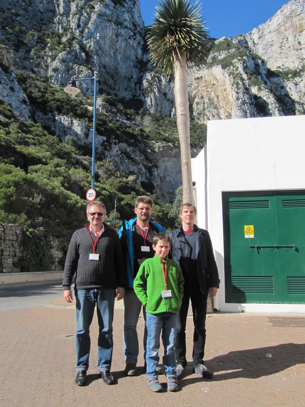 Thüringer vorm Felsen: GM Thomas Pähtz, Uwe Mehlhorn (beide Ilmenauer SV), Peter Michalowski und davor Moritz Weishäutel (beide SV Empor Erfurt). (Foto: Hendrik Hoffmann) Thüringer vorm Felsen: GM Thomas Pähtz, Uwe Mehlhorn (beide Ilmenauer SV), Peter Michalowski und davor Moritz Weishäutel (beide SV Empor Erfurt). (Foto: Hendrik Hoffmann)